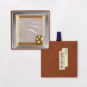みのり苑の代表商品薫風（くんぷう）シリーズの一例、薫風びゃくだんの商品画像
                    